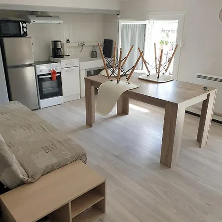Appartement 62 M2 1Er Etage Avec Jardin Au Rdc Saint-Génis Exterior foto