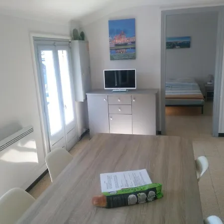Appartement 62 M2 1Er Etage Avec Jardin Au Rdc Saint-Génis Exterior foto